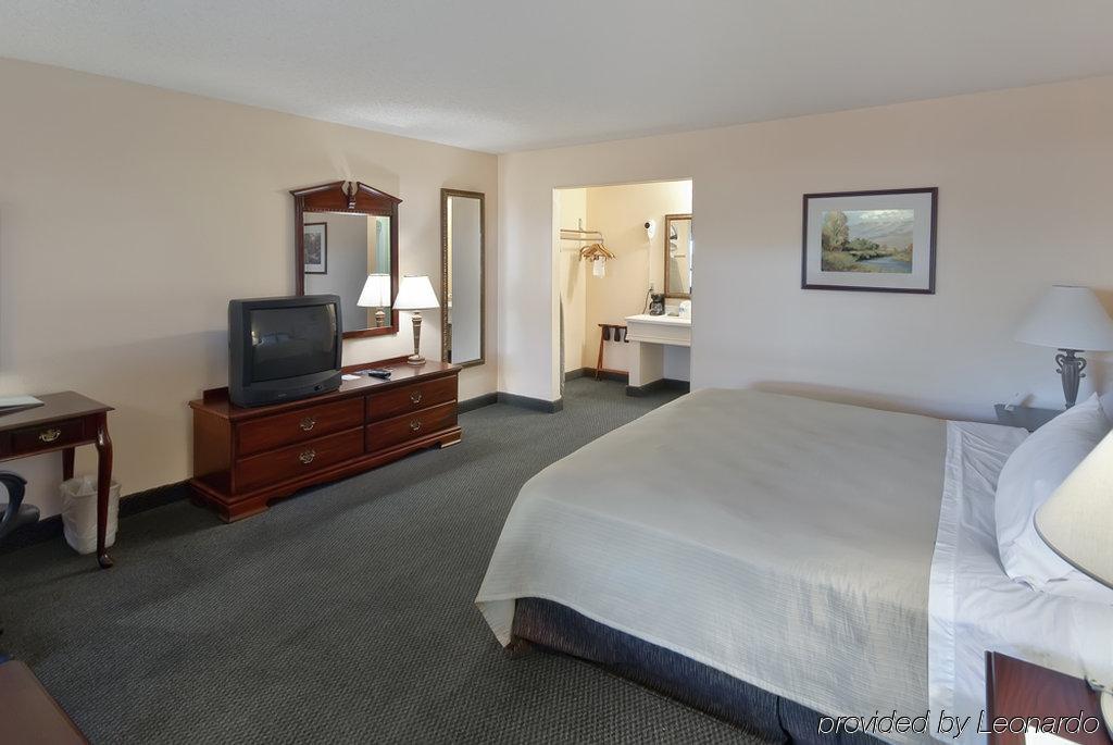 Best Western Sunday House Inn Кървил Стая снимка